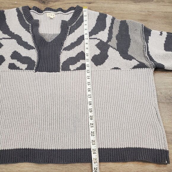 POL Oversized Comfy In Vneck Camo Sweater Green Animal Print  Sz L Oversized - Picture 4 of 11